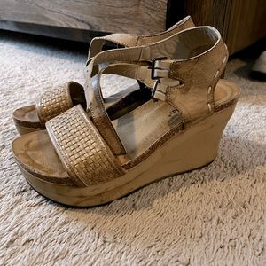 Pierre Dumas Wedge Heel